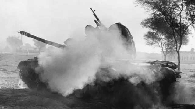 ডিসেম্বর ১৯৭১এ লক্ষ্যবস্তুকে নিশানা করে এগিয়ে যাওয়া পাকিস্তানি ট্যাংক