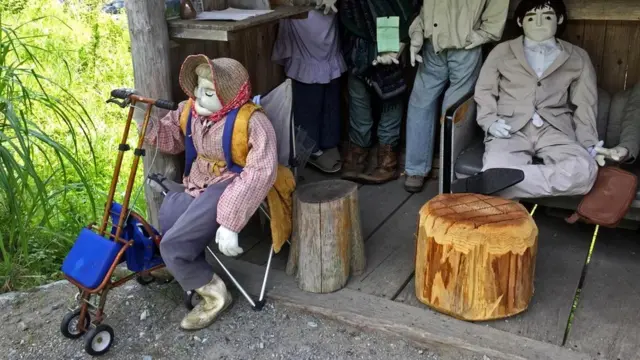 Сейчас в деревне живут 27 человек - и 200 какаси