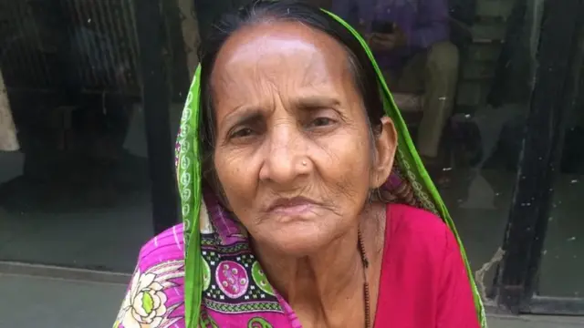 मोहिनी देवी को तीन महीने से राशन नहीं मिला