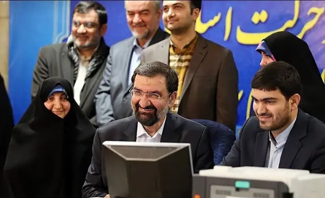 محسن رضایی و همسرش هنگام ثبت نام در انتخابات انتخابات ریاست جمهوری