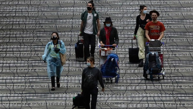 Passageirosjogar blaze pelo celularaeroporto
