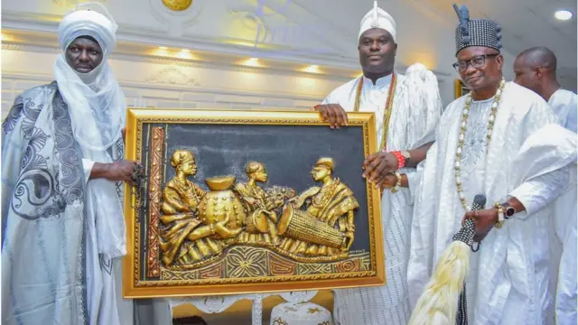 Oba Adeyeye Ogunwusi ati Emir ti Borgu