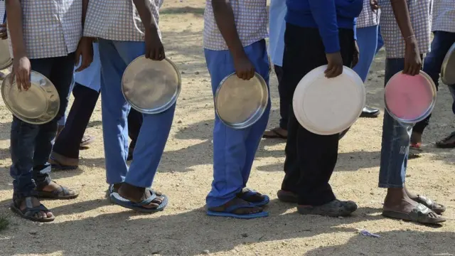 माध्यान्ह भोजन