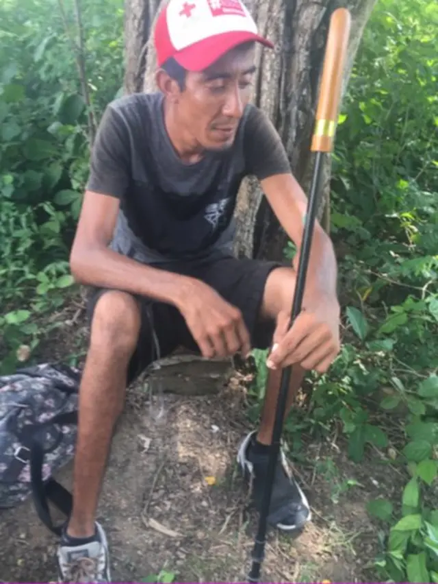 Isaac Perreira con bastón