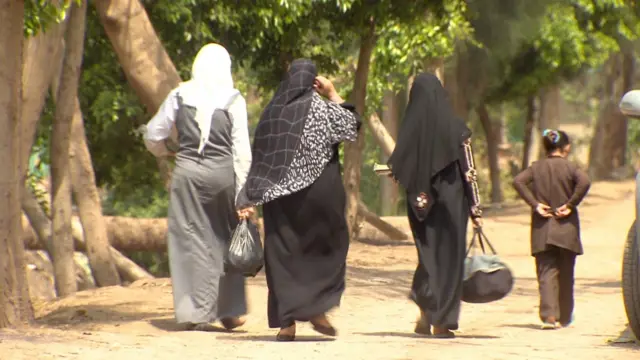 بدأ تجريم ختان الإناث رسميًا في عام 2008 عندما أقر مجلس الشعب المصري (مجلس النواب حاليًا) قانونا لعقاب المختنين بالغرامة وبالسجن الذي يتراوح بين ثلاثة أشهر وسنتين.