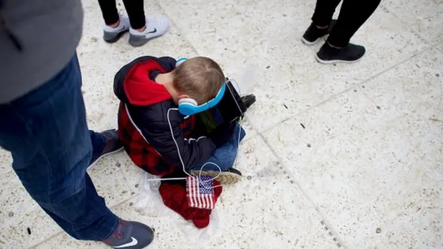 Діти із гаджетами