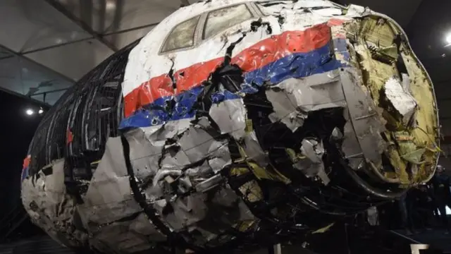 Ѳткөн жылдын сентябрь айында Эл аралык тергөө тобу "Бук" системасынынан атылган ракета Снежное деп аталган кыштактан кое берилгенин билдирген.