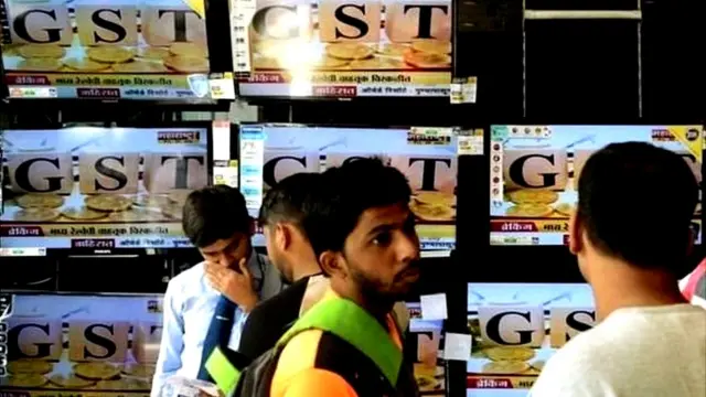 ਟੈਲੀਵਿਜ਼ਨ ਦੇ ਸ਼ੋਅ ਰੂਮ ਵਿੱਚ ਲੋਕ