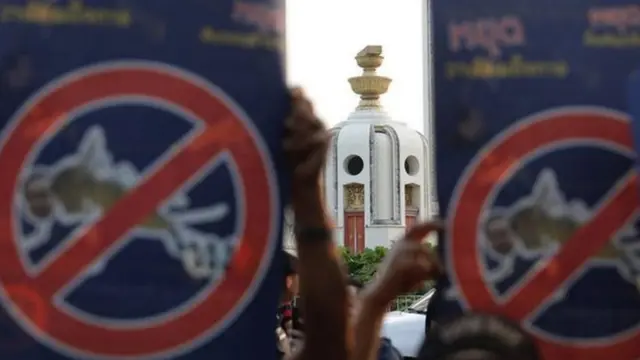 อนุสาวรีย์ปชต.