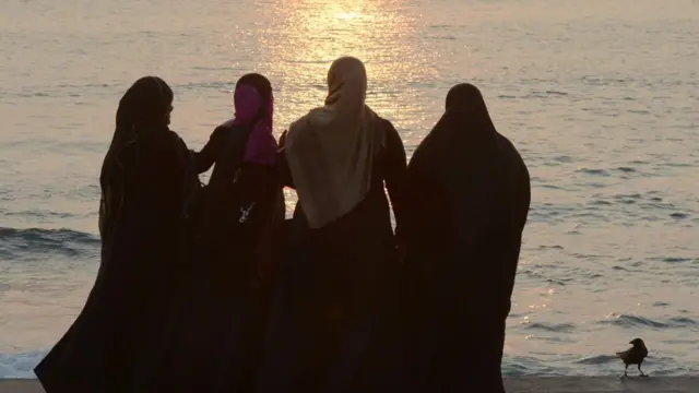 ஆண்களை அச்சுறுத்துகிறதா பெண்களின் அரசியல் பிரவேசம்?