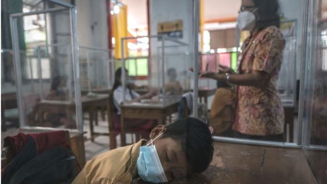 PTM Di Sekolah Dikurangi Jadi 50 Persen Di Daerah PPKM Level 2 Di ...