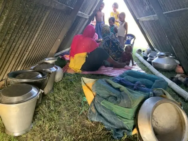 ਮੁਇਨਲ ਦਾ ਪਰਿਵਾਰ ਇੱਕ ਆਰਜੀ ਟੈਂਟ ਵਿੱਚ ਰਹਿ ਰਿਹਾ ਹੈ