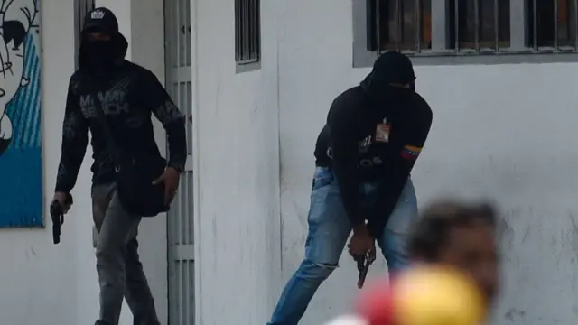 La dura respuesta de los cuerpos de seguridad y la actuación de otros grupos armados derivó en un elevado número de heridos.