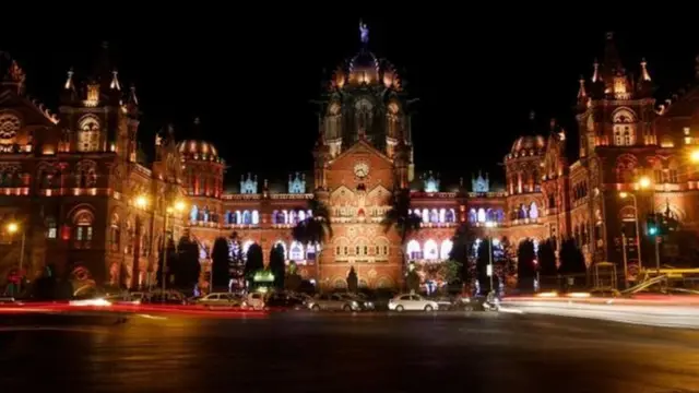 محطة قطار غاتراباتي شيواغي المركزية في مومباي