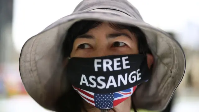 Женщина в маске