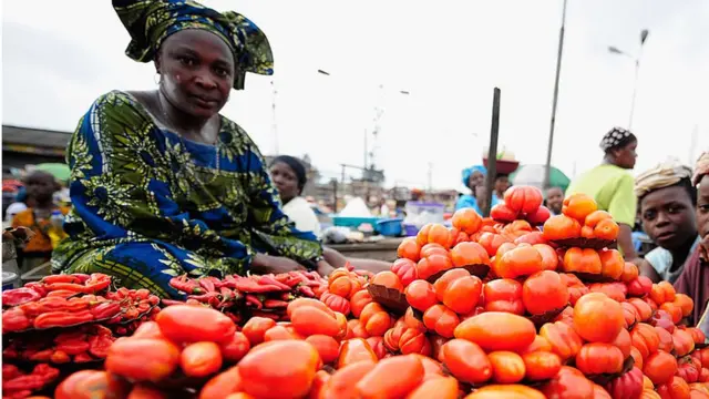 Sọọbu itaja kan pẹlu ọlọja ibẹ