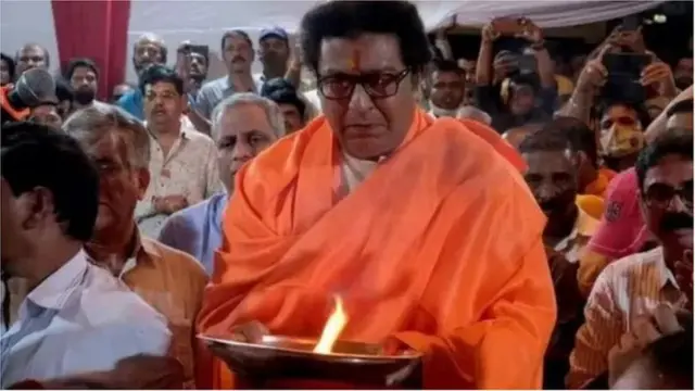 કેટલાક લોકોનું એવું કહેવું છે કે શિવસેનાએ કૉંગ્રેસ અને રાષ્ટ્રવાદી કૉંગ્રેસ પાર્ટી સાથે હાથ મિલાવ્યા બાદ હવે ભાજપ રાજ ઠાકરેના આક્રમક હિંદુત્વને શિવસેના વિરુદ્ધ ઉપયોગમાં લેવાની વ્યૂહરચના બનાવી રહી છે