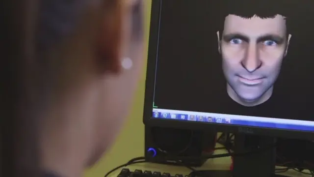 Imagen de un paciente hablando a uno de los avatares.