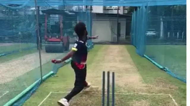 නුවන් තුෂාර පුහුණුවීම් අතරතුර