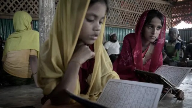 কক্সবাজারের শরণার্থী শিবিরে রোহিঙ্গা শিশুদের জন্য রয়েছে ধর্ম শিক্ষা।