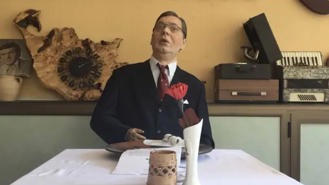 Gipsana figura predsednika aleksandra Vučića