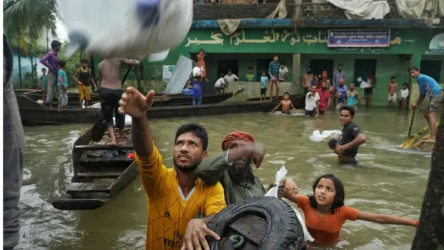 সিলেটের কোম্পানীগঞ্জে ত্রাণ বিতরণ করা হয় আজ।