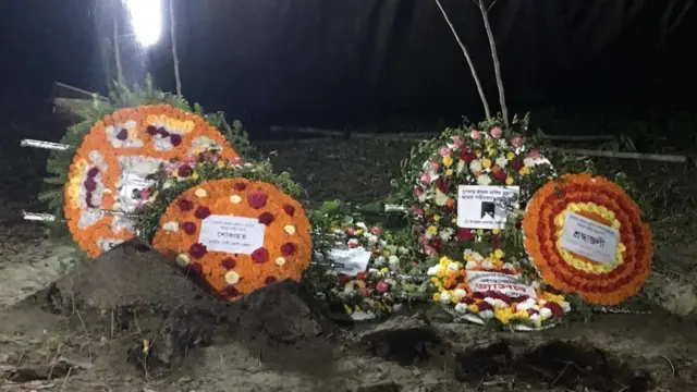 নুসরাতের কবরে শ্রদ্ধাঞ্জলী।