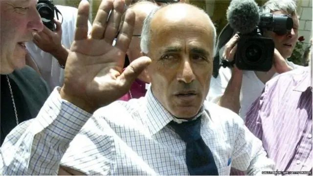 2004 मध्ये तुरूंगातून सुटका झाल्यावर घेण्यात आलेलं वनुनू यांचा फोटो.