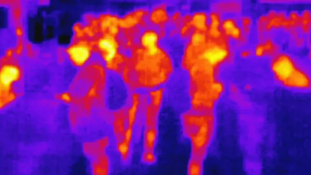 열화상 카메라는 낮은 온도는 파랗게, 높은 온도는 붉게 보인다.