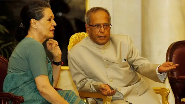 सोनिया गाँधी और प्रणब मुखर्जी