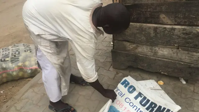 Mallam Adamu Makoda dey draw im sleeping mat keep