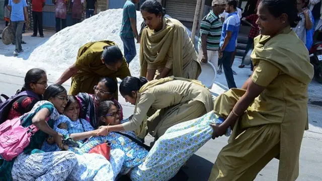 ఉద్యోగాల కోసం ఆందోళన