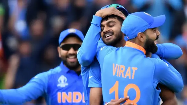 આ સિદ્ધિ નોંધાવરનાર વિજય શંકર ભારતનો પ્રથમ અને વિશ્વનો ત્રીજો બૉલર છે.