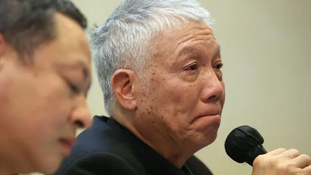 朱耀明呼籲示威者退場時落淚。