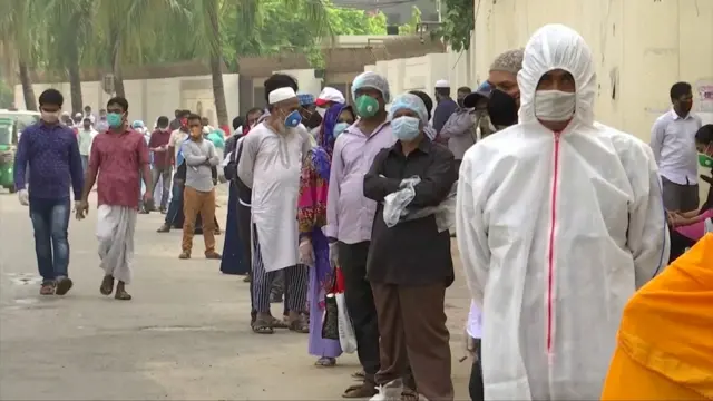 বাংলাদেশে যারা নিজেরা টেস্ট করতে চাইছেন, মূলত: তারাই টেস্টের আওতায় আসছেন। কোন এলাকায় সংক্রমণ কোন পর্যায়ে তা নির্ধারণে সরকার নিজ থেকে র্যানডম টেস্ট করছে না।