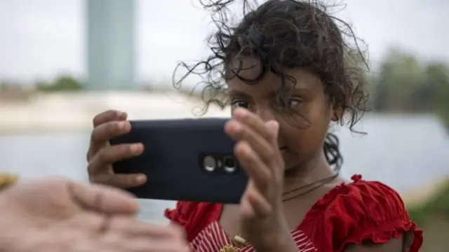 শিশুদের মোবাইল ব্যবহার