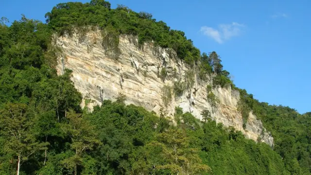 "เขายะลา" หรือ"เขายะลอ"