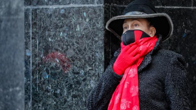 женщина на московской улице