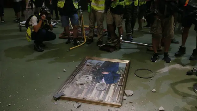 লেজকো মেম্বারদের অনেকের ছবি ভেঙ্গে ফেলা হয়