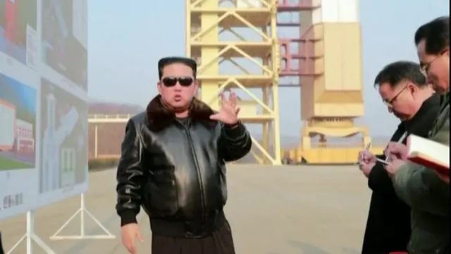 북한 조선중앙통신이 공개한 서해위성발사장 현장지도 하는 김정은 국무위원장 모습