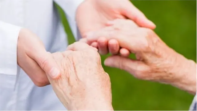 L'observation des mains peut aider à évaluer la gravité de la maladie de Parkinson.