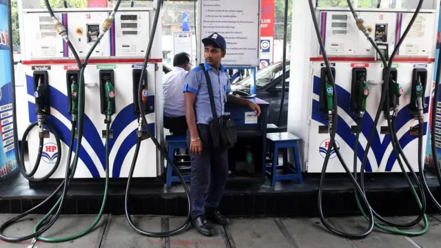 పెట్రోల్ పంపు