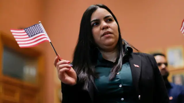 શપથવિધિ માટે પહોંચેલી મહિલા