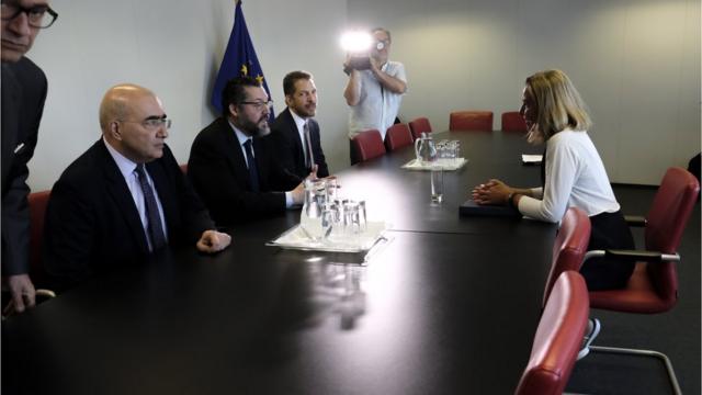 Ernesto Araujo em reunião com Federica Mogherini, alta representante da UE para Política Externa e Segurança