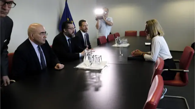 Ernesto Araujo em reunião com Federica Mogherini, alta representante da UE para Política Externa e Segurança