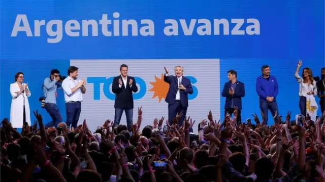 Alberto Fernández e apoiadores