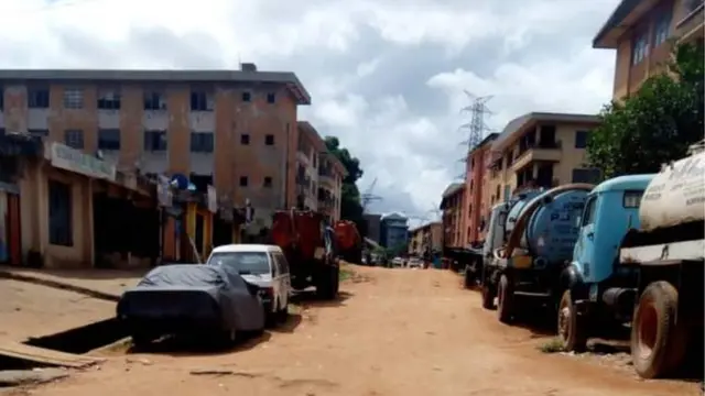 All di stores for Onicha market lock, traders no open shop