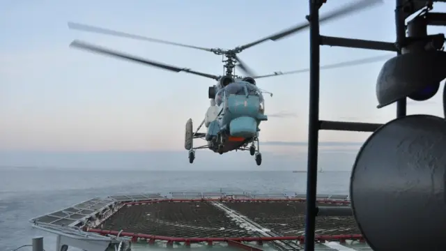 Посадка вертольота на фрегат "Гетьман Сагайдачний"