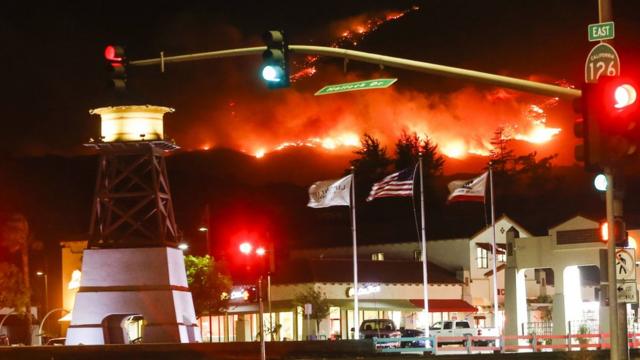 Incendio en el condado Ventura