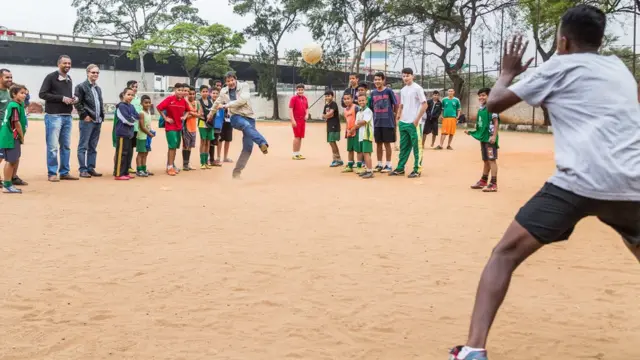 Haddad joga futebolpagbet esqueci o usuáriocampopagbet esqueci o usuáriovárzea durante agenda da campanha eleitoral